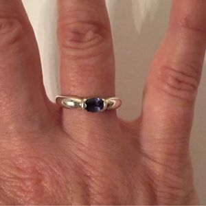 CNA RING BAND STERLING SILVER 925 OVAL PURPLE STONE SIZE 6 2.6 g THAILAND SIGNED